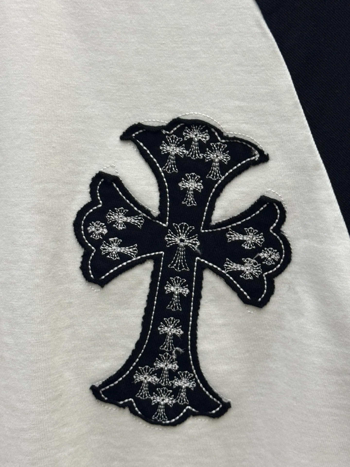 （ ， P， ） 𝗖H 2026 New Arrival Original 👑 ！ ： ➕100% 。Authentic ➕ ➕3D ➕ ： ！ ！ ：Black White Size：S M L XL ：2120